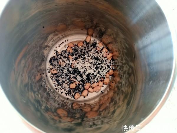 沒有吃過這道“養生米糊”,一定試一試,常吃頭發又黑又亮