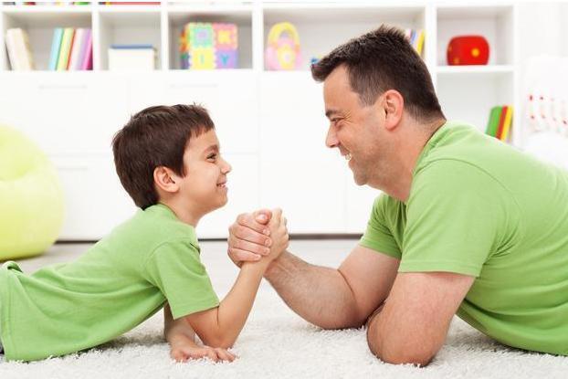 地铁|“地铁小暖男”走红,妈妈太累睡着了,儿子的举动让人倍感暖心