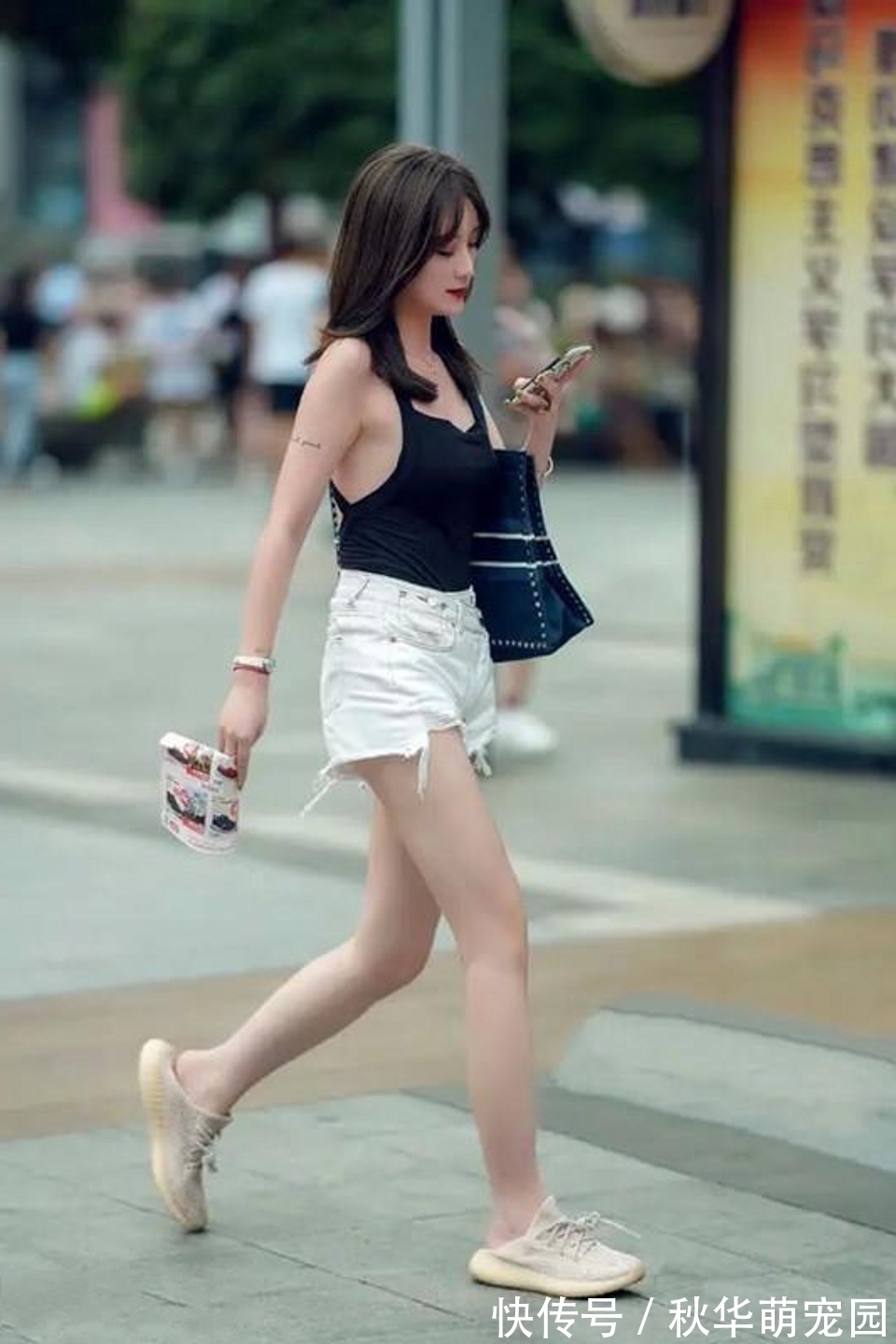 修身|搭配黑色修身小衫,胳膊部分是透视的网纱,很性感