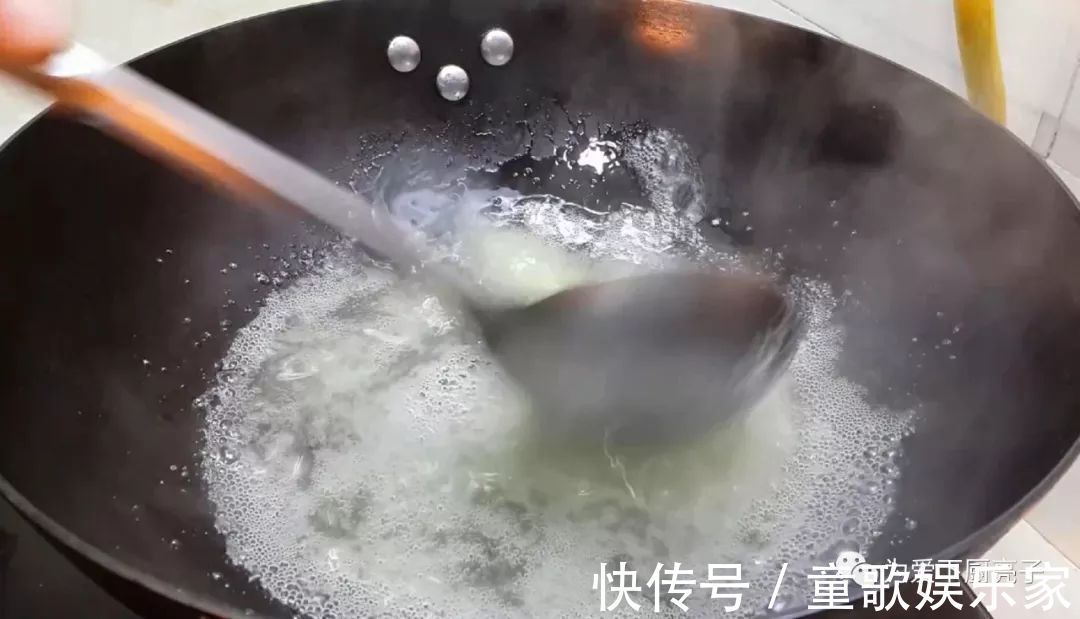 5个鸡蛋,1斤面粉,锅里一炒,做出创意小零食,比蛋糕好吃十倍