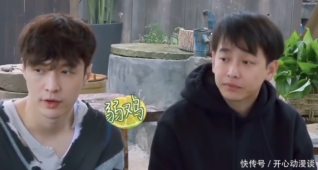 张艺兴 向往:张艺兴掏鸡蛋,差点被鸡啄,看他下意识嘟囔了啥?暴露修养