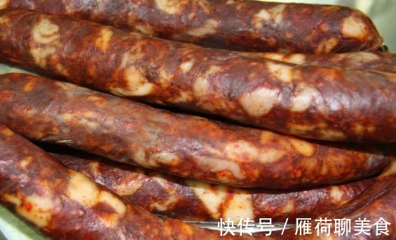 细嫩|做腊肠时,盐的配比最关键!30年大厨教你,肉质鲜香细嫩,好吃