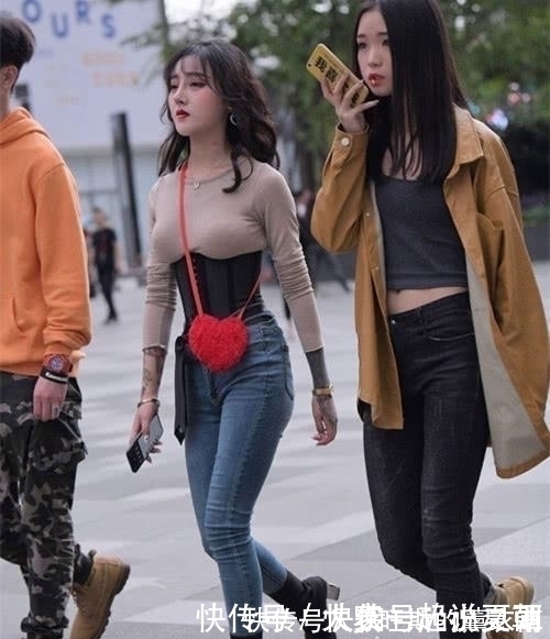 高跟鞋|论封腰的正确打开方式女子凭它“凹出”好身形,赚足路人回头率