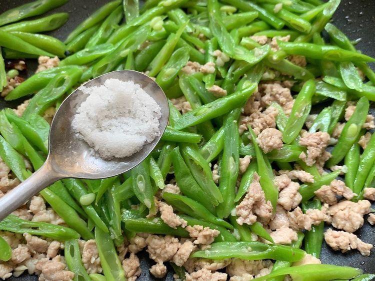 肉末|它是蔬菜中的“补钙王”，2块钱1斤，很多人都把它忽略了