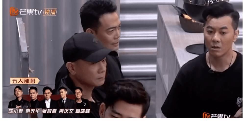 古惑仔既视感!陈小春组队秒变山鸡哥收“小弟”!