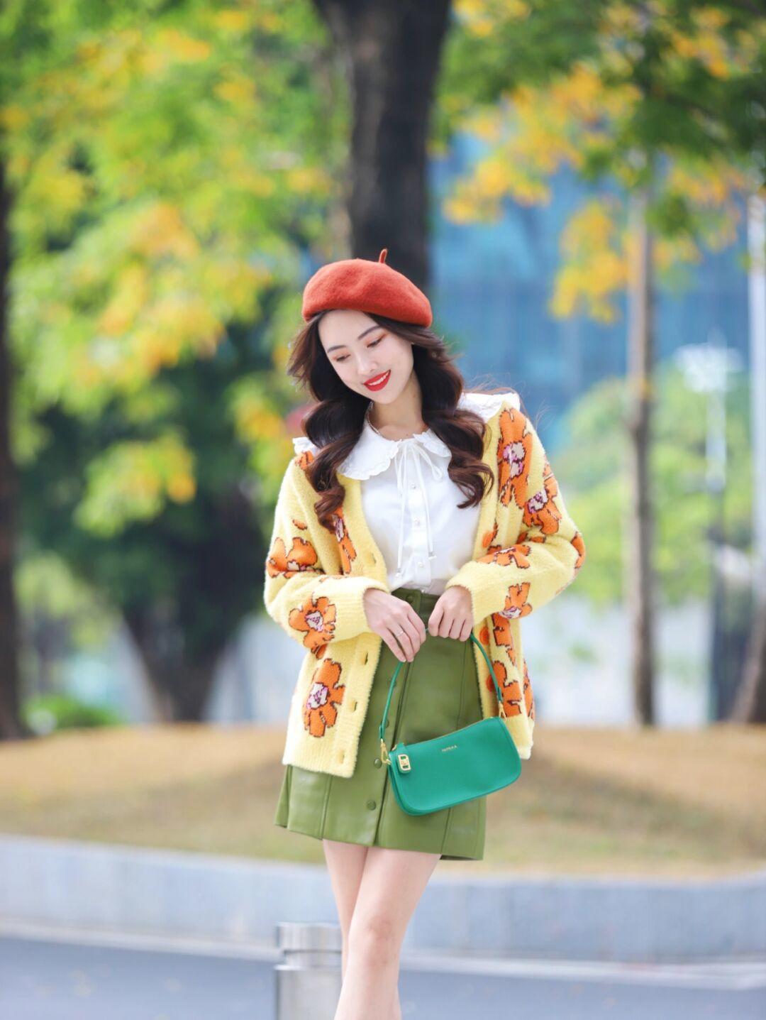 印花 百搭温柔的“印花毛衣”穿搭示范,日常简约不挑人,谁穿谁美