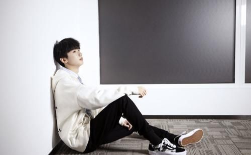 18岁马嘉祺是第三个获得三星的演员,台词功底好,章子怡亲自与他对戏