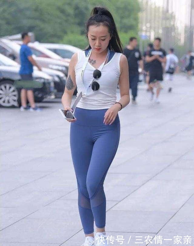 瑜伽裤 精致的印花瑜伽裤穿搭,装扮才能显得优雅精致,搭配得好!