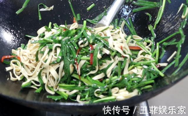 韭菜|韭菜和它是天生一对,宁愿少吃肉,也别放过这道菜,5块钱炒一盘