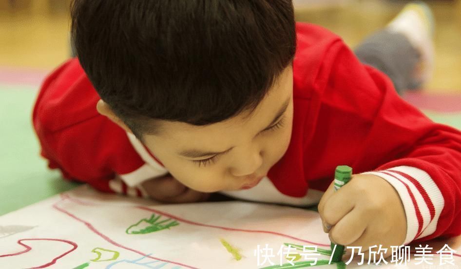亲子关系|孩子有这3种表现,说明右脑很发达,好好培养将来更容易成为学霸