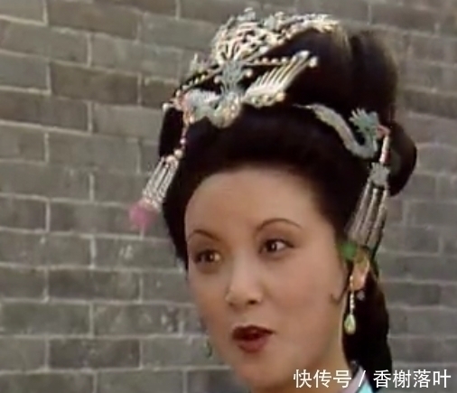 梧桐树!秋桐的名字里,藏着一个令人脊背发凉的秘密,难怪王熙凤奈何不了她