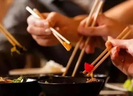 长寿|寿命短的人,吃饭的时候都有这3个习惯,只占一个也要赶紧改