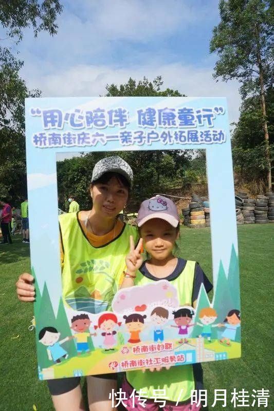 亲子大作战飞越丛林、默契考验……桥南街萌娃和父母户外拓展,尽享天伦之乐