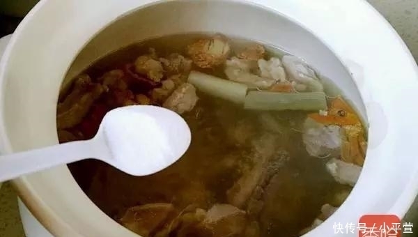 羊肉别再直接炖了, 多加这一步, 羊肉汤鲜还没膻味