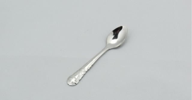 汤匙!冷军画了一根破汤匙,卖了41万,放大十倍后,专家:这根本不是画