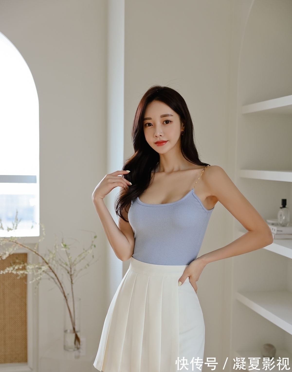 搭配 高清时尚搭配:水波潋滟轻柔螺纹娇俏吊肩裙