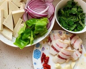 家常下饭菜谱，干锅千叶豆腐，比肉好吃，超下饭，今晚米饭不够吃