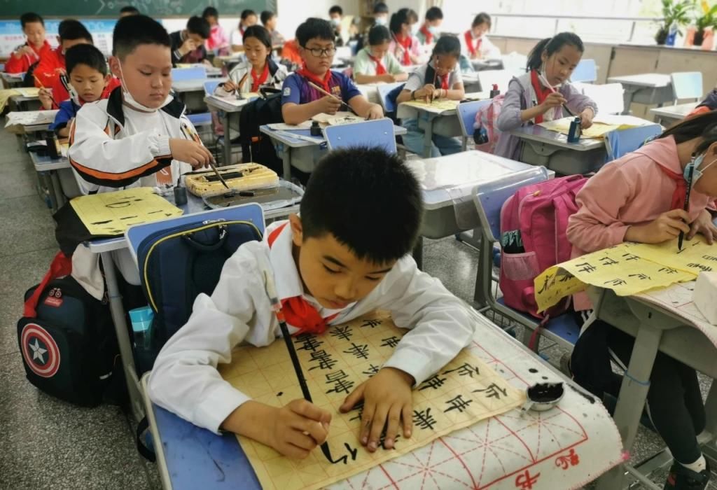 昆钢一小|“三点半课堂”走进安宁全部市属小学 “学校带娃”办有温度的教育