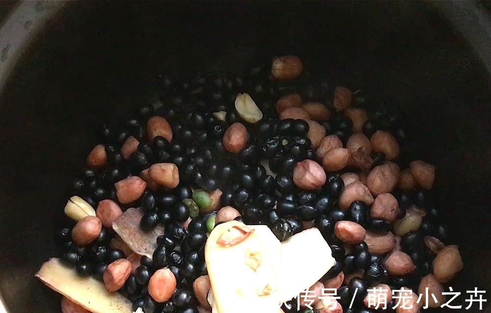 秋天 入秋后,多喝黑豆汤,口感甘醇淡淡飘香,养颜不一定要护肤品