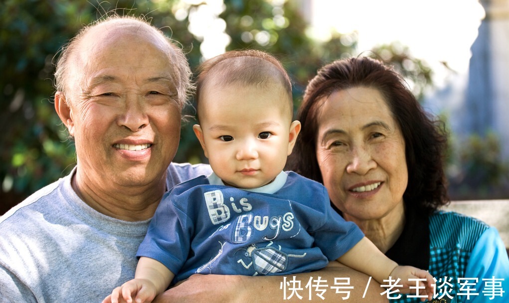 李婆婆|三胎政策放开,带娃主力军四位老人有何想法?与想象中不太一样