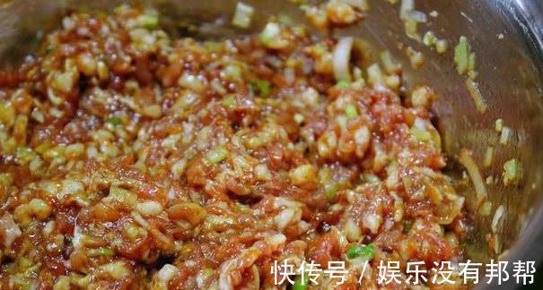 拌饺子馅最忌讳放此调料,牢记“调馅5字口诀”,调出贼香饺子馅
