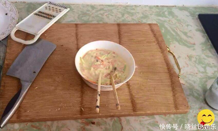 西葫芦最好的吃法,加2鸡蛋不用炒,饭店买不到,老人孩子都爱吃