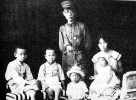 大才子郭沫若的后人如何?三位夫人11个子女,个个都是俊杰