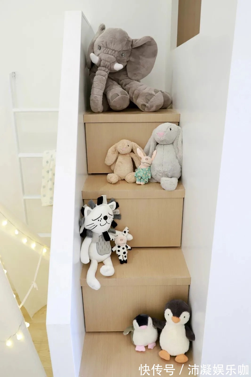 收纳|60㎡简约风小户型,客厅藏张床打开秒变3居室,太机智了!