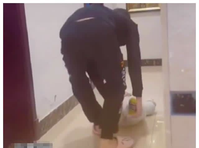 写作业|“二胎家庭”的日常太戳心了，哥哥要写作业，下一秒举动充满无奈