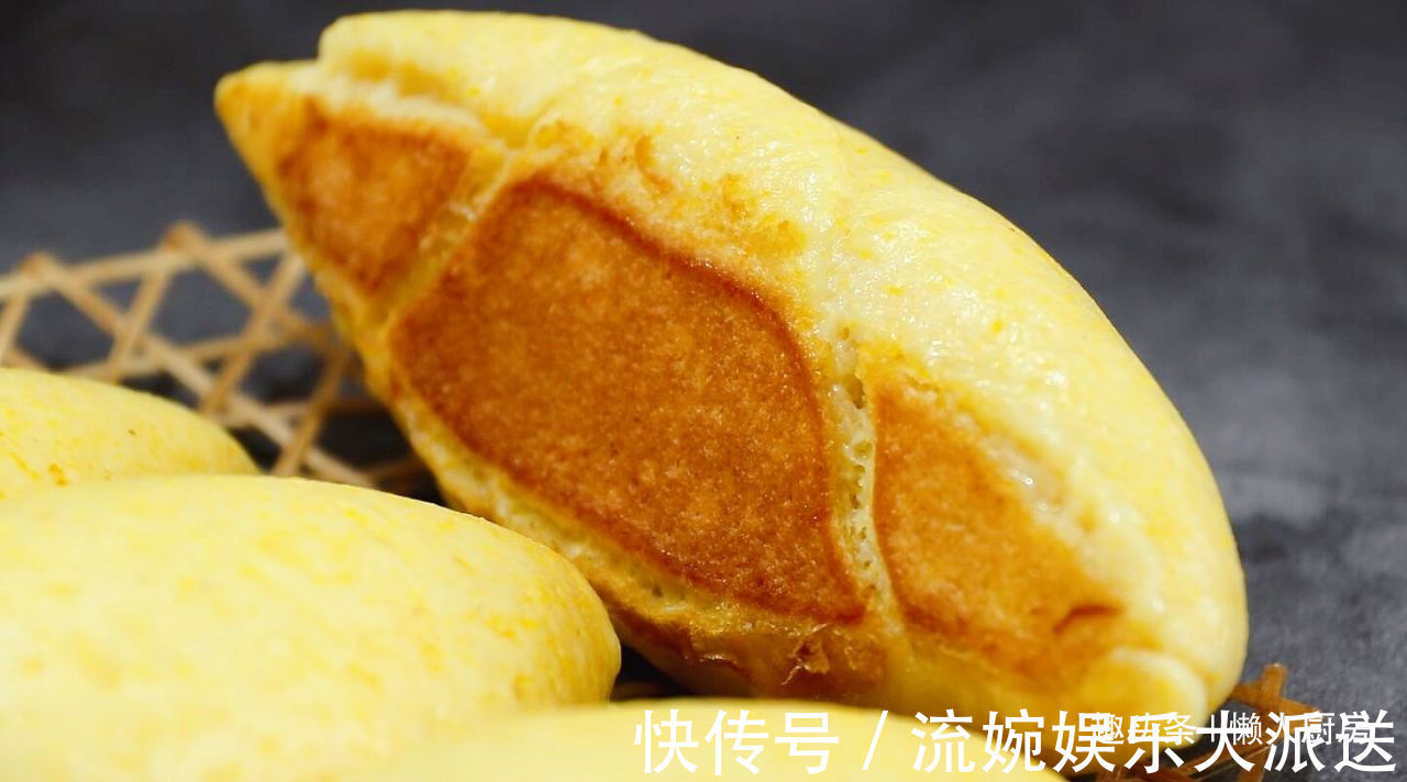 不用蒸,不用烤,教你做玉米面棒棒馍,皮松软可口,底焦黄酥脆