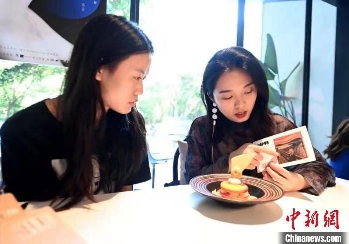 甜品|“90后”女设计师创作舌尖上的艺术 世界名画好“吃”吗？