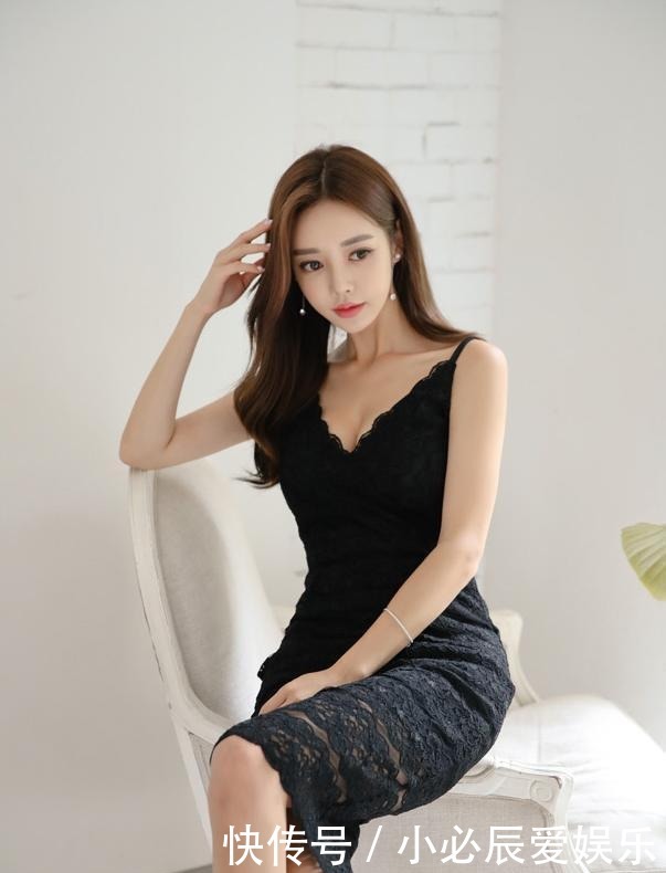 身材|时尚穿搭,黑色性感吊带小姐姐,身材凹凸有致,尽显女神韵味