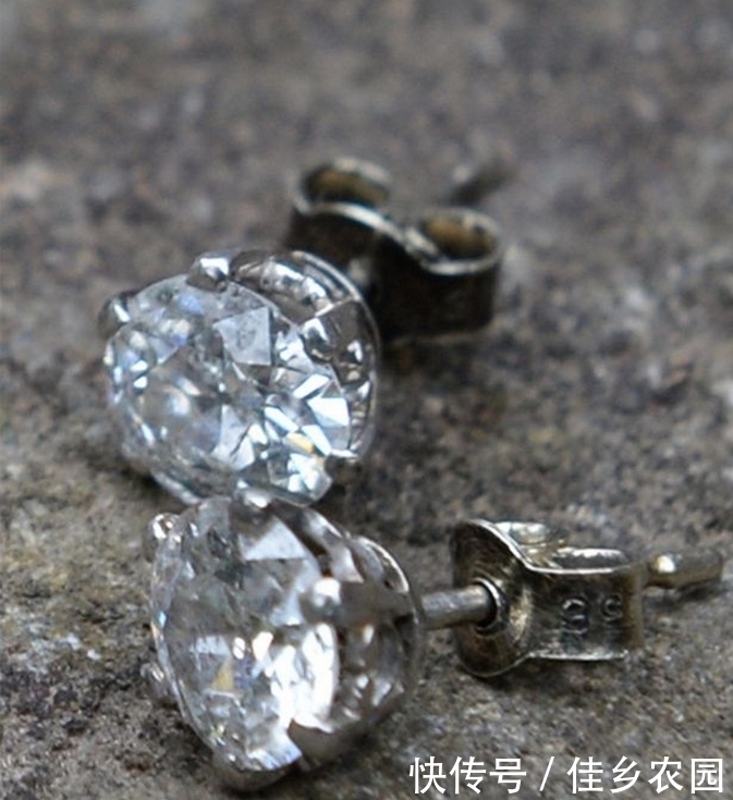 惊喜|夫妻十年前花42块钱买下破椅,没想到居然有这么大的惊喜