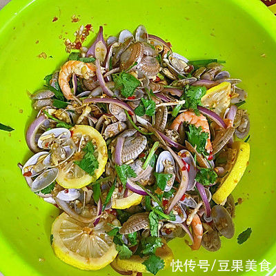 因为这道酸酸辣辣的凉拌花甲,从此爱上了做饭