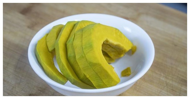 无需油炸，健康又美味的紫薯饼，一口下去会爆浆，简单几步就搞定