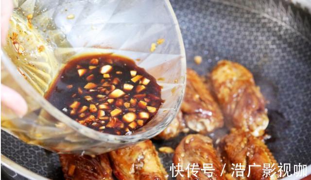 腌制|蒜香鸡翅的家常做法，外焦里嫩的，看着就香