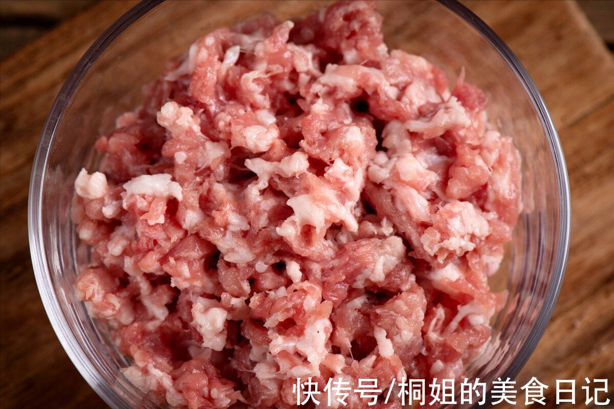 万能肉馅这样调制，多放2味料，鲜嫩多汁，饺子馄饨肉丸都适用