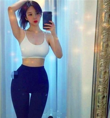 紧身|街拍女神温文儒雅的紧身打底裤小姐姐,身姿迷人凹凸