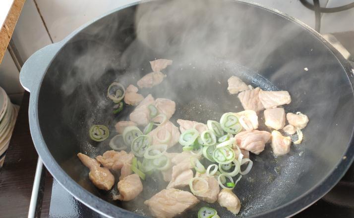 杏鲍菇这样做比肉都好吃，鲜香入味，下饭又解馋，家人吃不够