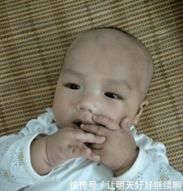 妈妈|宝宝爱扯头发很讨厌,其实是在向妈妈表达爱,妈妈不要再烦了