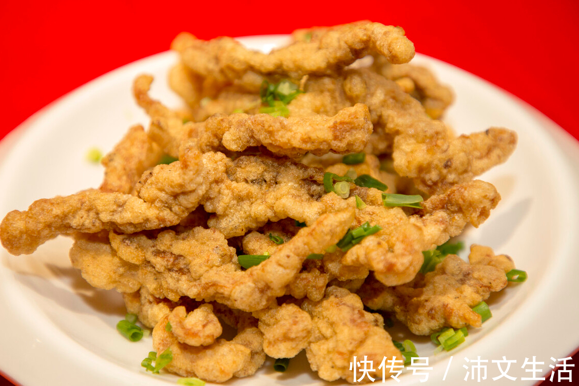 技巧|炸酥肉，究竟放不放鸡蛋？大厨教你调糊技巧，酥肉香酥不油腻