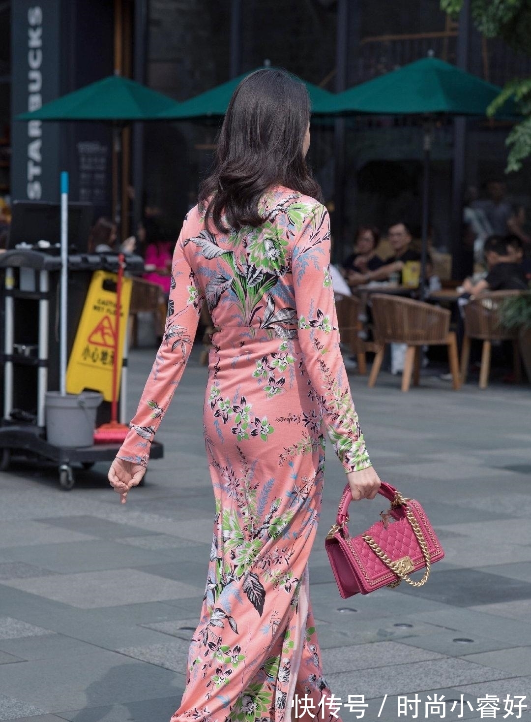 气质|姐姐不愧是气质美女,穿粉色长裙配小高跟,美的高级优雅