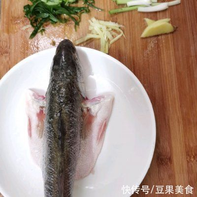 让你停不下筷子的家庭版清蒸鲈鱼