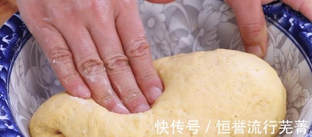 橘子里淋3个鸡蛋,我家孩子三天两头点名吃,比蛋糕还香甜,解馋!