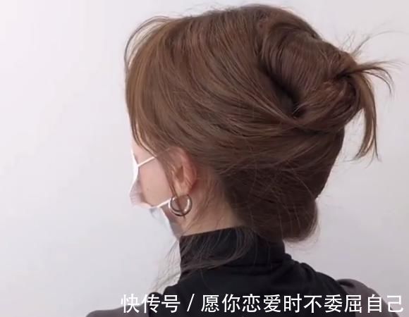 发型 女孩编了款韩式发型后,气质神似韩国女星,女生:一看就会一编就废