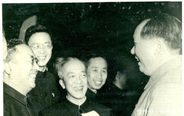 段德昌|建国后授衔仪式,主席听到此人名字,当即泪流满面仪式被迫中断