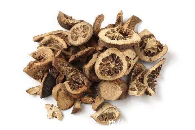 白术|张仲景唯一主打减肥的方子，2味药泡茶喝，消除痰湿和大肚腩拜拜