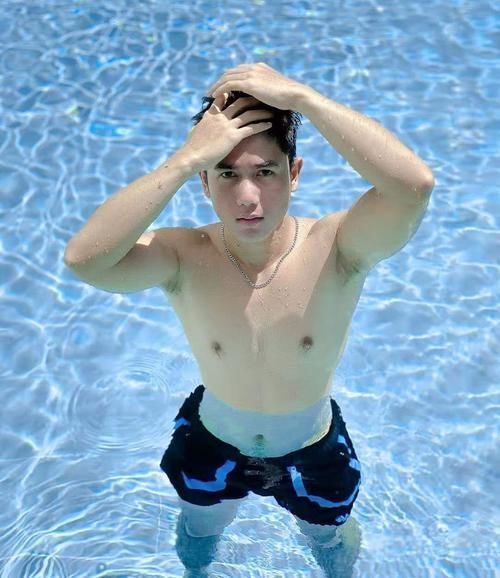 鲜嫩|鲜嫩型男爱健身+运动,挥洒青春汗水雕琢肌肉,胸肌和臂肌很有料