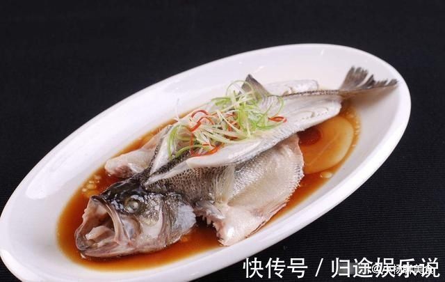 两个错误|油泼鲈鱼时，不要犯两个错误，做出的鲈鱼才能又鲜又嫩还不腥