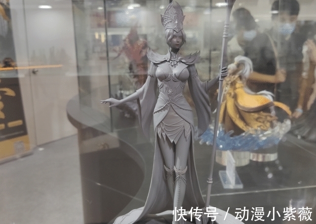 大长腿|斗罗:比比东手办初次登场,一款全是腿,一款霸气无比,个性十足